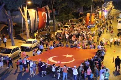 Kuyucak'ta  Mehterli 'Demokrasi Ve Milli Birlik' Yürüyüşü