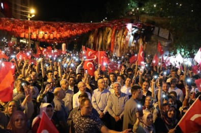 Mardin'de 15 Temmuz Anma Etkinliğine Yüzlerce Vatandaş Katıldı.