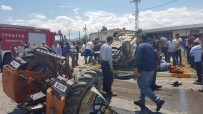 Traktör İle Hafif Ticari Araç Çarpıştı Açıklaması 2'Si Çocuk 9 Yaralı