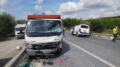 Arnavutköy'de Trafik Kazası Açıklaması 2 Yaralı