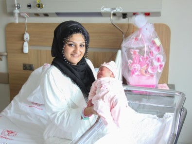 Bursa Şehir Hastanesi'nin İlk Bebeğine Hediye