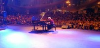 GÜLSIN ONAY - Gülsin Onay'ın Piyano Resitali Dinleyicilerden Tam Not Aldı