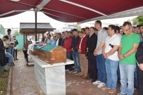 İBN-İ SİNA - Hareket Halindeki Otobüsten Düşerek Ölen Genç Kız Toprağa Verildi