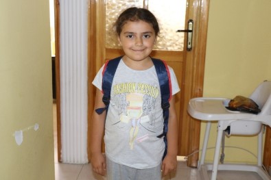 (Özel) Okula Gidemeyen 8 Yaşındaki Azeri Kızı, Yardım Bekliyor