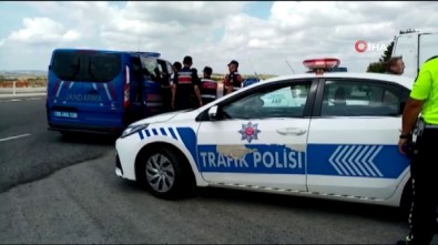 Tekirdağ'da 30 Mülteciyi Taşıyan Minibüs Kaza Yaptı