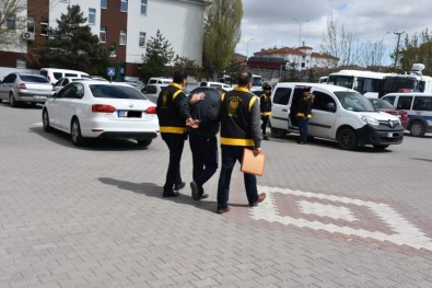 Aksaray'da Polisin Yakaladığı Hırsızlık Şüphelisi Tutuklandı