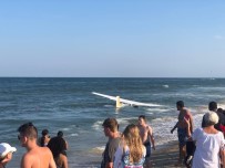 OKYANUS - Arızalanan Uçak Okyanus Kıyısına Acil İniş Yaptı