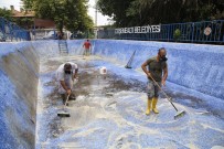 YÜZME HAVUZU - Eğlenceli Serinliğe Temizlik Molası