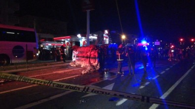 Yolcu Otobüsünün Çarptığı Otomobil Takla Atıp Karşı Şeride Geçti Açıklaması 2 Yaralı