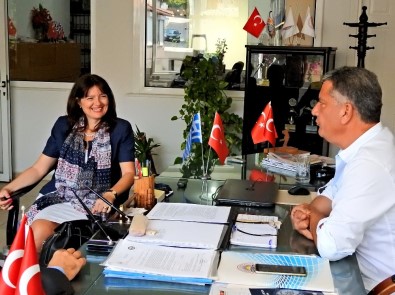 Yunanistan İzmir Başkonsolosu Argyro Papoulia'dan, Çeşme'de Yazlık Ev Sahiplerine Vize Kolaylığı Sözü