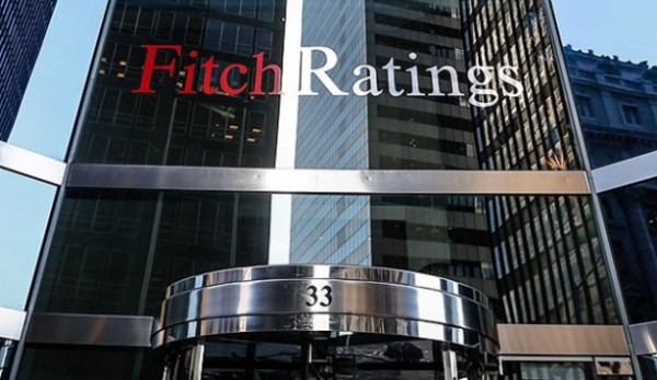 Fitch 14 bankanın notunu düşürdü