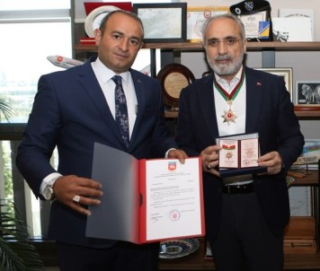 Cumhurbaşkanı Başdanışmanı Topçu'ya 'Üstün Hizmet Nişanı'