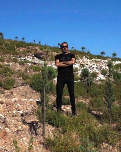 Haluk Levent Ayvalık'ta Diktiği Ağaçları Kontrol Etti