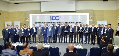 Hisarcıklıoğlu'ndan ICC Yarışmasında Başarılı Olan Odalara Plaket
