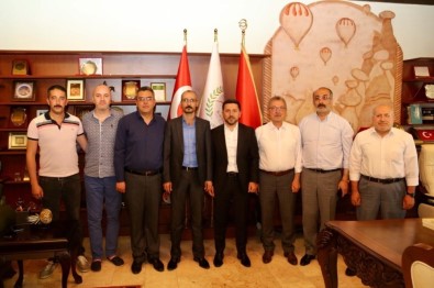 MHP Merkez İlçe Yöneticilerinden Belediye Başkanı Arı'ya Ziyaret