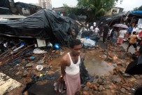 MUMBAI - Mumbai'de Yağış Nedeniyle Duvar Çöktü Açıklaması 15 Ölü, 69 Yaralı