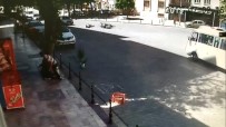PAMUKKALE - (Özel) Motosikletten Savrulan Polis, Dolmuşun Altında Kalıyordu