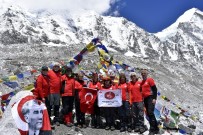 KURUÇAY - (Özel) Türk Bayrağını Dünyanın En Yüksek Dağında Dalgalandırdılar