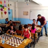 MİMAR SİNAN - Sarıgöl'de Öğrencilere Satranç Kursu Açıldı