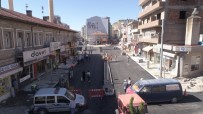 YAYA KALDIRIMI - Sıcak Asfalt Serimi İçin Belediye Ekipleri Yoğun Mesai Harcıyor