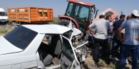 Traktör İle Otomobil Çarpıştı Açıklaması 1 Ölü