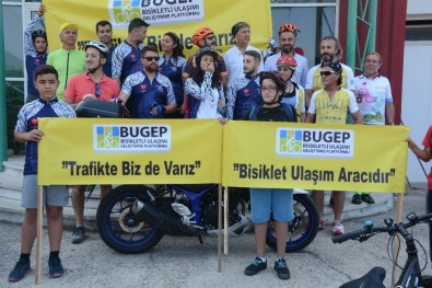 Aliağalı Bisikletçiler 'Trafikte Biz De Varız' Dedi