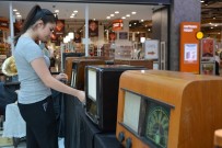 NOSTALJI - Asırlık Radyo Ve Televizyonlar Görücüye Çıktı