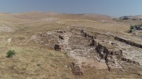 TOPHANE - Dara Antik Kenti'nde Açık Galeri Mezarlar Görenleri Büyülüyor