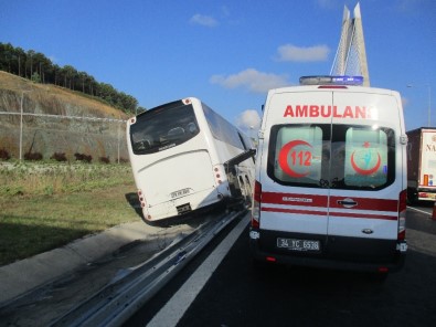 Kuzey Marmara Otoyolunda Tekeri Patlayan Otobüs Bariyerlere Çıktı Açıklaması 5 Yaralı