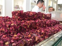 TERMAL TURİZM - Lokum Severlerin Yeni Gözdesi Güllü Ve Zereşk Üzümlü Lokum