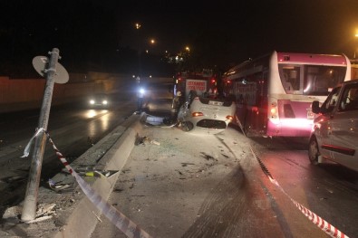 Trafik Işığına Çarpan Otomobil Takla Attı Açıklaması 1 Yaralı