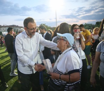 Bakan Kasapoğlu, Altındağ'da Yaz Akşamı Şenlikleri'ne Katıldı