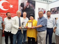 YALÇıN DOĞAN - Esnaf Odası Almanya'da Ki Gurbetçilere Plaket Verdi