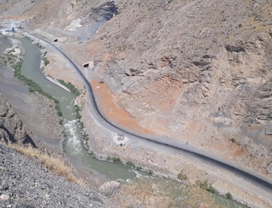 Çatışma çıktı, terörist Zap Suyu'na atladı!