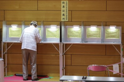 Japonya'da Seçimlere Katılım Yüzde 50'Nin Altında Kaldı