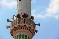 TELEFON HATTI - Telefon Görüşmesi İçin Minareye Çıkıyorlar