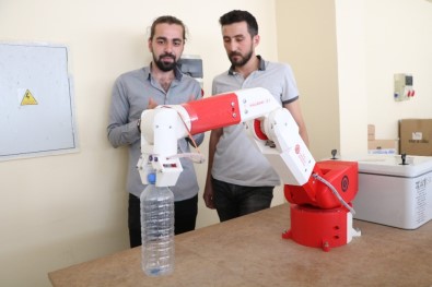 Üniversite Öğrencilerinden Milli Robot 'Müjgan'