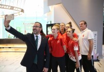 TEKVANDO - Bakan Kasapoğlu'ndan Milli Tekvandoculara Moral Ziyareti