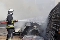 İŞ MAKİNESİ - Fethiye'de Korkutan Yangın