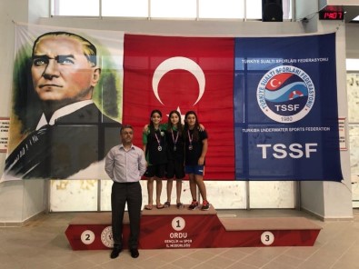 GKV'li Derin Özönel Ordu'dan Yüzme Dereceleriyle Döndü