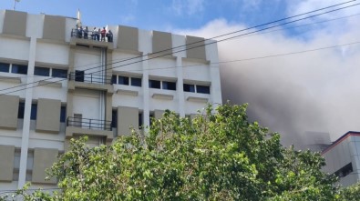 Hindistan'da Telekomünikasyon Binasında Yangın Açıklaması 100 Kişi Kurtarıldı