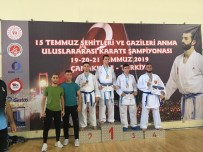 BRONZ MADALYA - Karateciler 3 Madalya İle Döndü