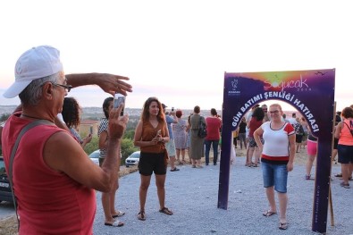 Kuşadası Soğucak'ta Yüzlerce Kişi, Bando Eşliğinde Gün Batımını Seyretti