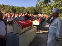 ABDULLAH UÇGUN - Ölüme Birlikte Giden İkiz Kardeşler Toprağa Verildi