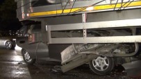 Otomobil Tıra Ok Gibi Saplandı Açıklaması 1'İ Ağır 3 Yaralı