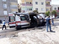 SAĞLIK PERSONELİ - Silopi'de Seyir Halindeki Ambulans Alev Aldı
