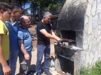 SÜS TAVUĞU - Süs Tavuğu Besleyen Dernek 1. Yılını Mangalda Tavuk Kanat Yaparak Kutladı