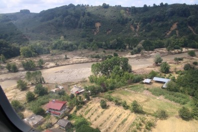 Vali Dağlı Sel Bölgesinde Havadan İnceleme Yaptı