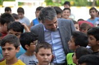 OKULLAR HAYAT OLSUN - Başkan Ertuğrul Çetin, Binlerce Çocuğa Spor Malzemesi Hediye Etti