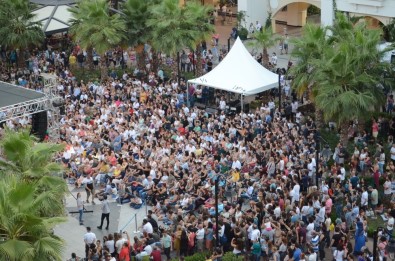 Binlerce İzmirlinin Katıldığı Caz Festivali Bu Yıl 2-3-4 Ağustos'ta